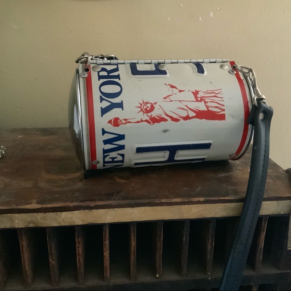 Very unique New York City license plate crossbody - Picture 6 of 8